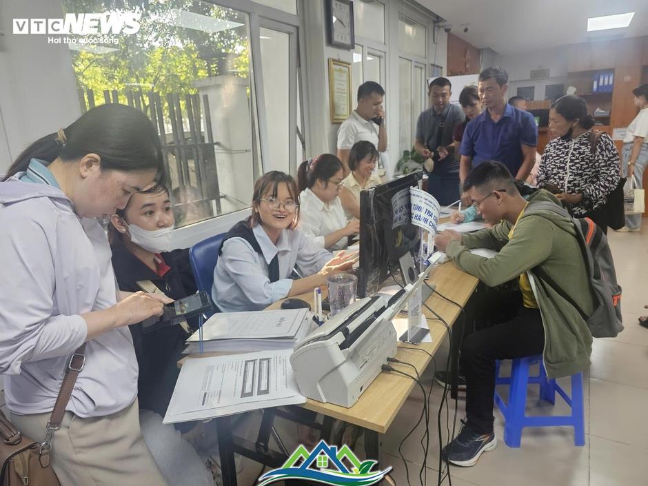 ‘Cò’ giăng lưới bủa vây, người mua nhà xã hội ‘dính’ bất cứ lúc nào