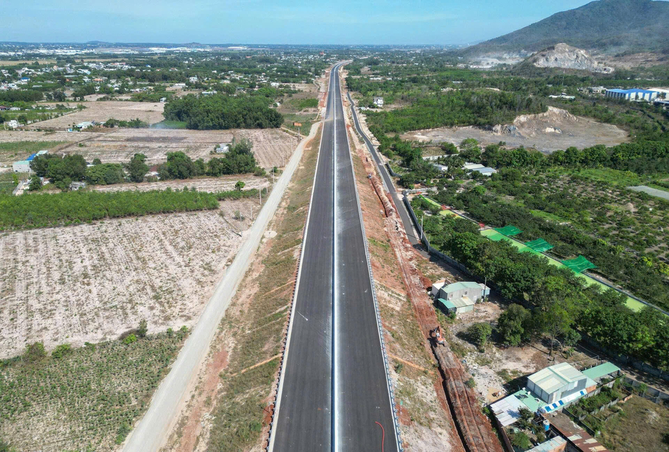 “Siêu đường” dài 54km, gần 18.000 tỉ đồng của Việt Nam được yêu cầu phải xong trước khi sân bay Long Thành hoạt động “Siêu đường” dài 54km, gần 18.000 tỉ đồng của Việt Nam được yêu cầu phải xong trước khi sân bay Long Thành hoạt động