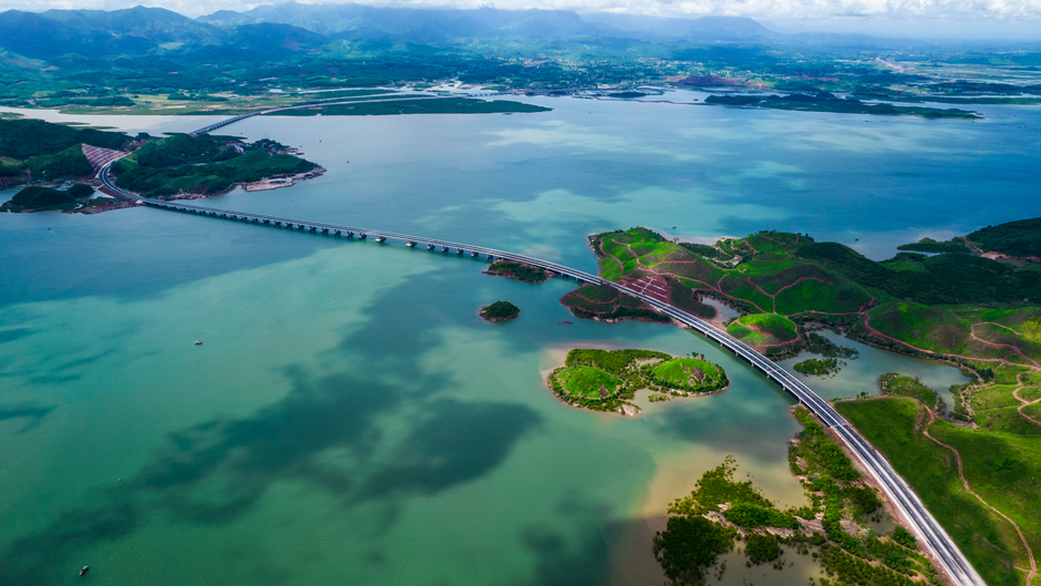 3 hòn đảo có sân bay ở Việt Nam: Nơi là thiên đường nghỉ dưỡng, nơi có đường cao tốc, nơi thu hơn 3.000 tỷ mỗi năm nhờ du lịch 3 hòn đảo có sân bay ở Việt Nam: Nơi là thiên đường nghỉ dưỡng, nơi có đường cao tốc, nơi thu hơn 3.000 tỷ mỗi năm nhờ du lịch