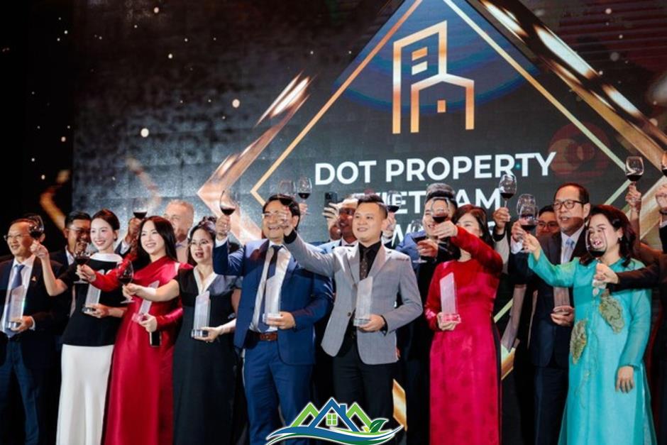 Bất động sản Việt Nam 2025: Kỷ nguyên vươn mình của những người tiên phong Bất động sản Việt Nam 2025: Kỷ nguyên vươn mình của những người tiên phong