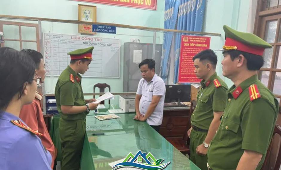 Bắt nguyên trưởng phòng bồi thường trung tâm phát triển quỹ đất ở Quảng Nam Bắt nguyên trưởng phòng bồi thường trung tâm phát triển quỹ đất ở Quảng Nam