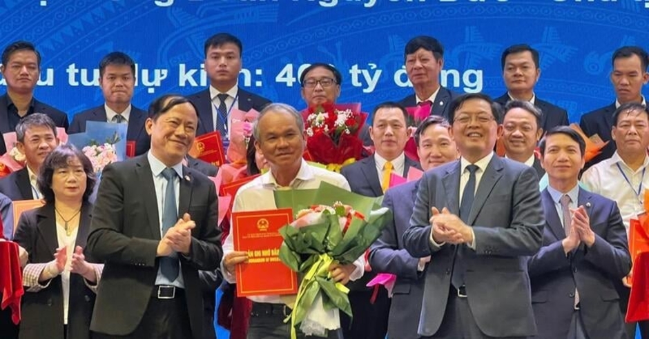 Bầu Đức bất ngờ tái xuất mảng bất động sản sau 3 tháng tuyên bố “Không bao giờ làm, dù một năm lời 1.000 tỷ đồng” Bầu Đức bất ngờ tái xuất mảng bất động sản sau 3 tháng tuyên bố “Không bao giờ làm, dù một năm lời 1.000 tỷ đồng”