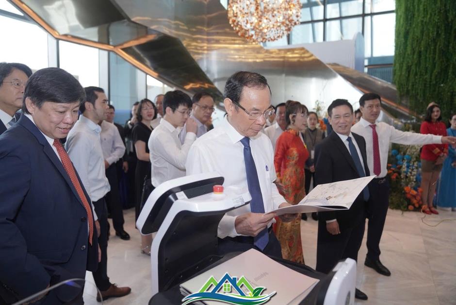 Bí thư Thành ủy TP HCM dự lễ khánh thành Trung tâm Tài chính quốc tế cao 55 tầng Bí thư Thành ủy TP HCM dự lễ khánh thành Trung tâm Tài chính quốc tế cao 55 tầng