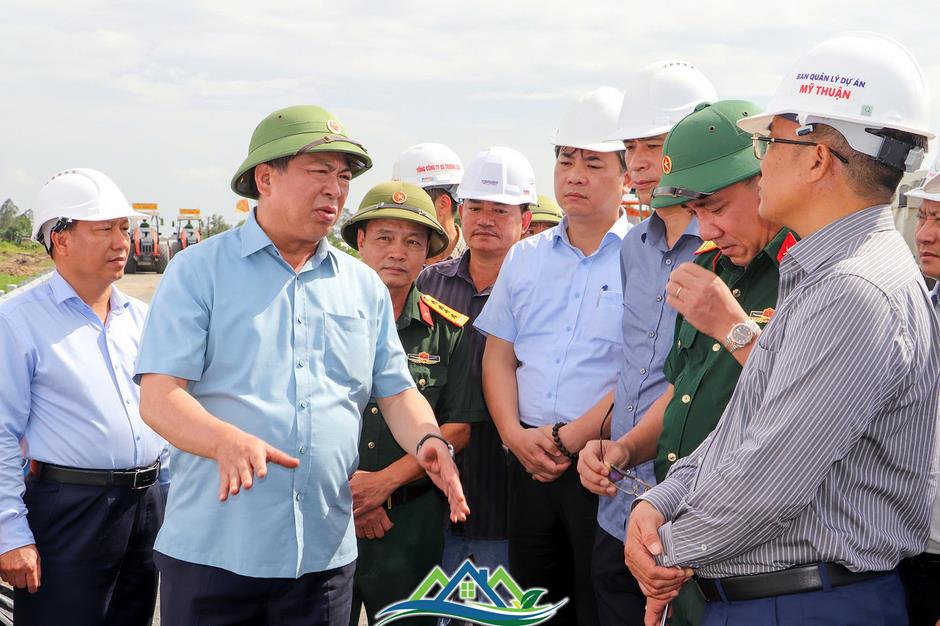 Bộ trưởng Xây dựng 'thúc' hai cao tốc qua Cần Thơ về đích đúng hạn Bộ trưởng Xây dựng 'thúc' hai cao tốc qua Cần Thơ về đích đúng hạn