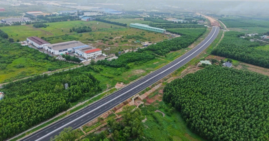 Cả thị trường địa ốc phía Đông Tp.HCM trở lại chặng đua cuối năm: Hạ tầng bám sát tiến độ, doanh nghiệp tận dụng thời cơ tăng tốc sản phẩm