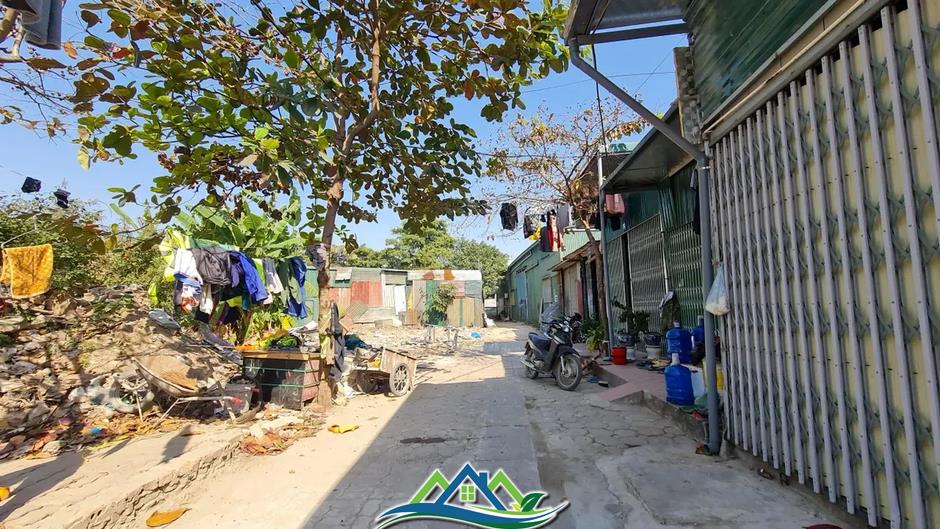 Các hồ lớn ở phường Định Công đang bị 'biến dạng' Các hồ lớn ở phường Định Công đang bị 'biến dạng'