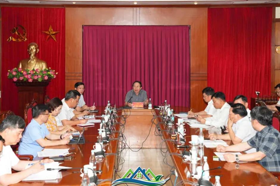 Cắm mốc hướng tuyến đường sắt Lào Cai - Hà Nội - Hải Phòng Cắm mốc hướng tuyến đường sắt Lào Cai - Hà Nội - Hải Phòng