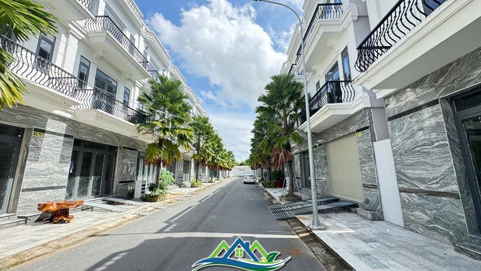 Cận cảnh 42 căn nhà liền kề xây không phép, chủ đầu tư 'biến mất' Cận cảnh 42 căn nhà liền kề xây không phép, chủ đầu tư 'biến mất'