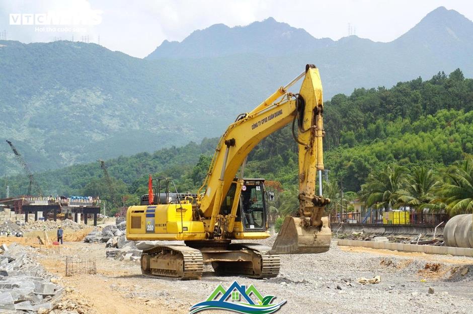 Cận cảnh bến cảng hơn 3.400 tỷ đồng dưới chân đèo Hải Vân ở Đà Nẵng Cận cảnh bến cảng hơn 3.400 tỷ đồng dưới chân đèo Hải Vân ở Đà Nẵng