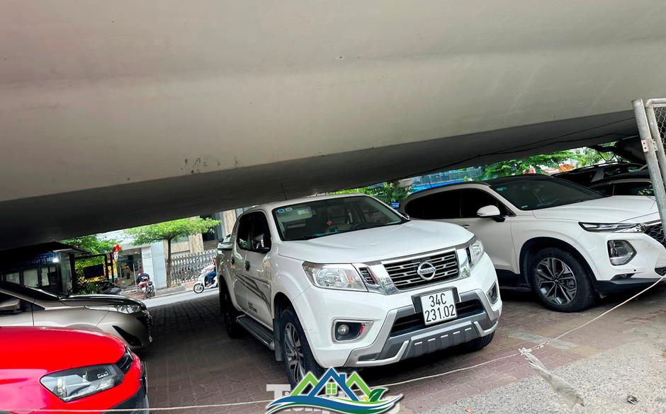 Cận cảnh các gầm cầu Hà Nội 'phủ kín' bãi ô tô, xe máy Cận cảnh các gầm cầu Hà Nội 'phủ kín' bãi ô tô, xe máy