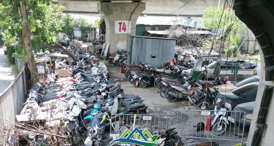 Cận cảnh các gầm cầu Hà Nội 'phủ kín' bãi ô tô, xe máy Cận cảnh các gầm cầu Hà Nội 'phủ kín' bãi ô tô, xe máy