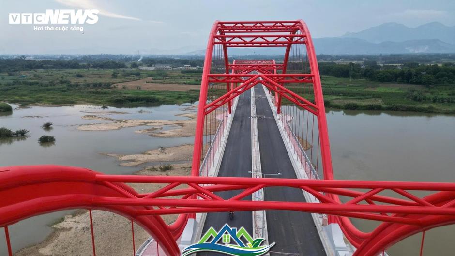 Cận cảnh cầu vòm thép 850 tỷ đồng sắp thông xe ở Quảng Ngãi
