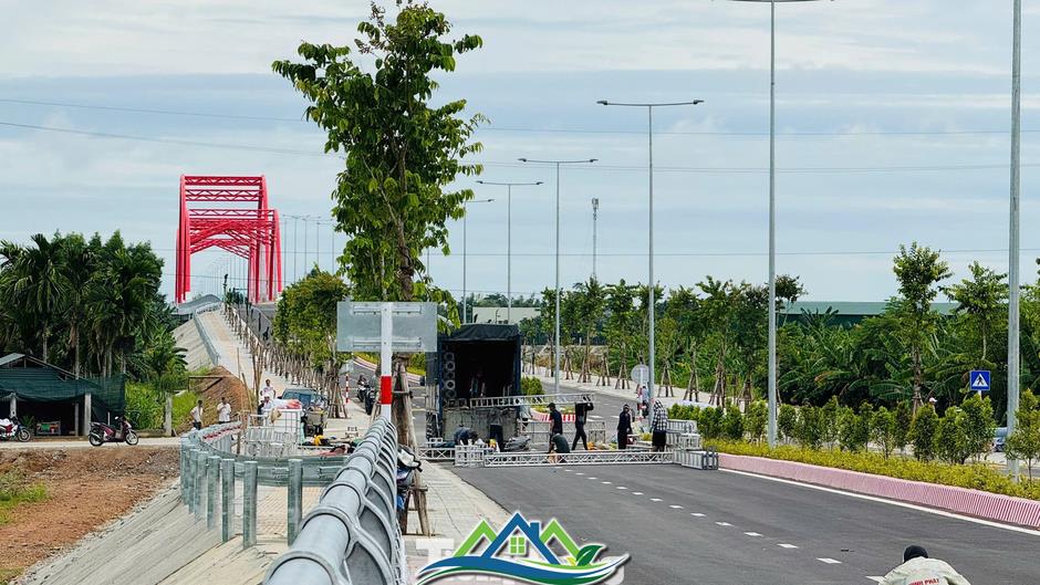Cận cảnh cầu vòm thép đầu tiên ở Quảng Ngãi mang tên Phước Lộc
