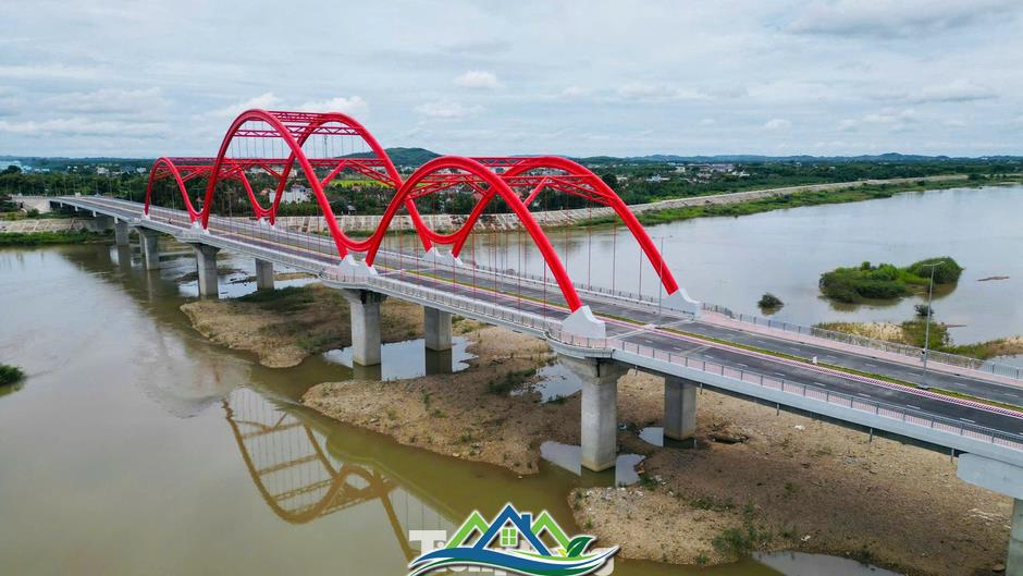 Cận cảnh cầu vòm thép đầu tiên ở Quảng Ngãi mang tên Phước Lộc