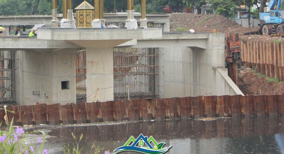 Cận cảnh đập dâng trong quá trình Cận cảnh đập dâng trong quá trình