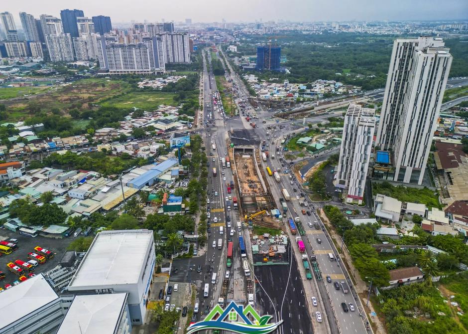 Cận cảnh hầm chui ở nút giao lớn nhất TPHCM trước ngày thông xe Cận cảnh hầm chui ở nút giao lớn nhất TPHCM trước ngày thông xe