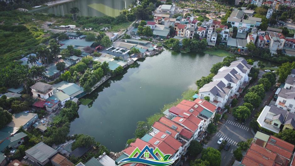 Cận cảnh hồ 25.000m2 ở Hà Nội bị lấn chiếm, xây dựng trái phép Cận cảnh hồ 25.000m2 ở Hà Nội bị lấn chiếm, xây dựng trái phép