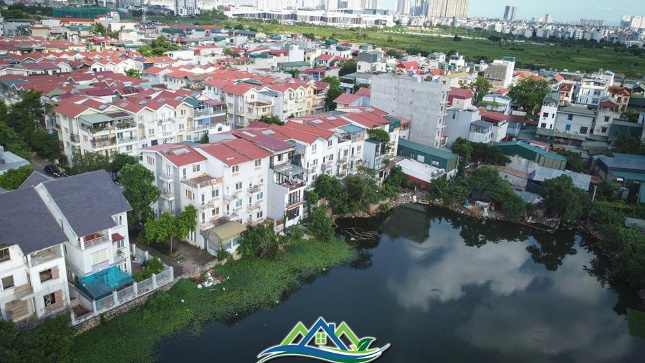 Cận cảnh hồ 25.000m2 ở Hà Nội bị lấn chiếm, xây dựng trái phép Cận cảnh hồ 25.000m2 ở Hà Nội bị lấn chiếm, xây dựng trái phép
