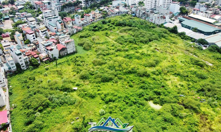 Cận cảnh khu đất bỏ hoang nhiều năm ở Hà Nội được thí điểm làm nhà ở Cận cảnh khu đất bỏ hoang nhiều năm ở Hà Nội được thí điểm làm nhà ở