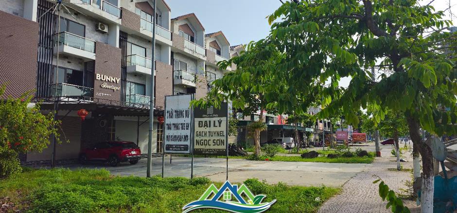 Cận cảnh khu đô thị hơn 1.400 tỉ đồng quá hạn tiến độ 6 năm vẫn chưa hoàn thành Cận cảnh khu đô thị hơn 1.400 tỉ đồng quá hạn tiến độ 6 năm vẫn chưa hoàn thành