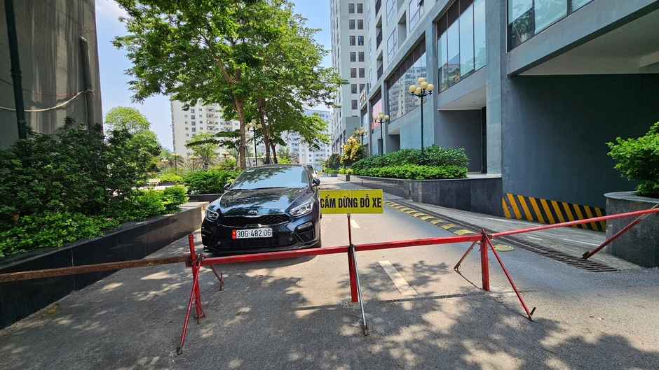 Cận cảnh khu hàng trăm căn hộ được 'đặt hàng' làm nhà tái định cư bỏ hoang giữa lúc dân 'khát' nhà ở Cận cảnh khu hàng trăm căn hộ được 'đặt hàng' làm nhà tái định cư bỏ hoang giữa lúc dân 'khát' nhà ở