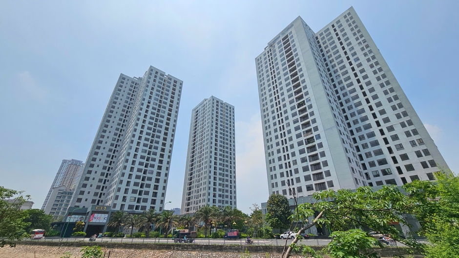 Cận cảnh khu hàng trăm căn hộ được 'đặt hàng' làm nhà tái định cư bỏ hoang giữa lúc dân 'khát' nhà ở Cận cảnh khu hàng trăm căn hộ được 'đặt hàng' làm nhà tái định cư bỏ hoang giữa lúc dân 'khát' nhà ở