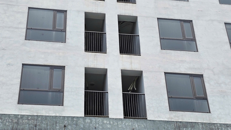 Cận cảnh khu hàng trăm căn hộ được 'đặt hàng' làm nhà tái định cư bỏ hoang giữa lúc dân 'khát' nhà ở Cận cảnh khu hàng trăm căn hộ được 'đặt hàng' làm nhà tái định cư bỏ hoang giữa lúc dân 'khát' nhà ở