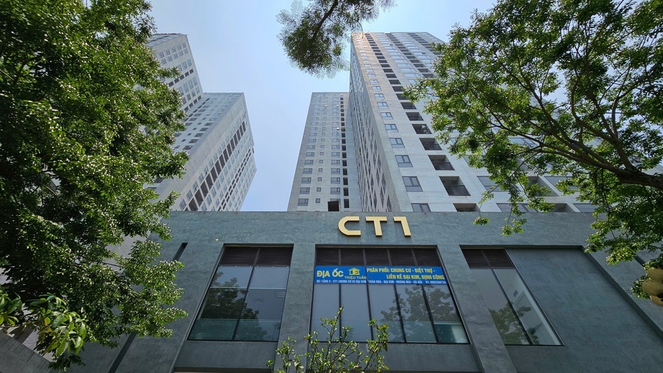 Cận cảnh khu hàng trăm căn hộ được 'đặt hàng' làm nhà tái định cư bỏ hoang giữa lúc dân 'khát' nhà ở Cận cảnh khu hàng trăm căn hộ được 'đặt hàng' làm nhà tái định cư bỏ hoang giữa lúc dân 'khát' nhà ở