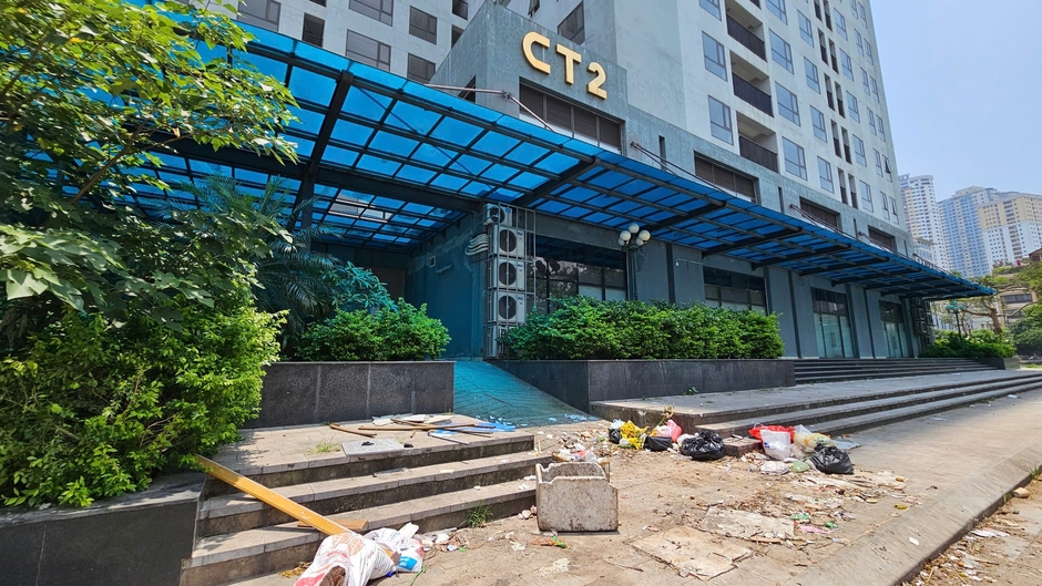 Cận cảnh khu hàng trăm căn hộ được 'đặt hàng' làm nhà tái định cư bỏ hoang giữa lúc dân 'khát' nhà ở Cận cảnh khu hàng trăm căn hộ được 'đặt hàng' làm nhà tái định cư bỏ hoang giữa lúc dân 'khát' nhà ở
