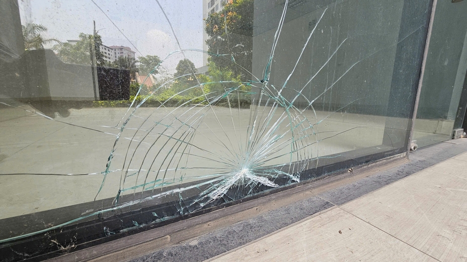 Cận cảnh khu hàng trăm căn hộ được 'đặt hàng' làm nhà tái định cư bỏ hoang giữa lúc dân 'khát' nhà ở Cận cảnh khu hàng trăm căn hộ được 'đặt hàng' làm nhà tái định cư bỏ hoang giữa lúc dân 'khát' nhà ở