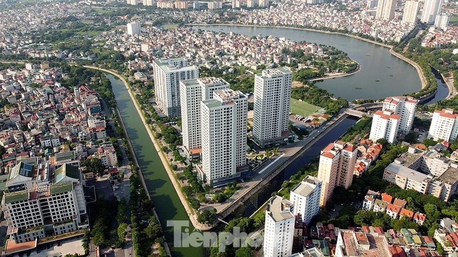 Cận cảnh khu hàng trăm căn hộ được 'đặt hàng' làm nhà tái định cư bỏ hoang giữa lúc dân 'khát' nhà ở Cận cảnh khu hàng trăm căn hộ được 'đặt hàng' làm nhà tái định cư bỏ hoang giữa lúc dân 'khát' nhà ở