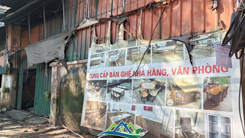 Cận cảnh khu nhà xưởng 700m2 cháy rụi sau vài giờ ở Hà Nội Cận cảnh khu nhà xưởng 700m2 cháy rụi sau vài giờ ở Hà Nội