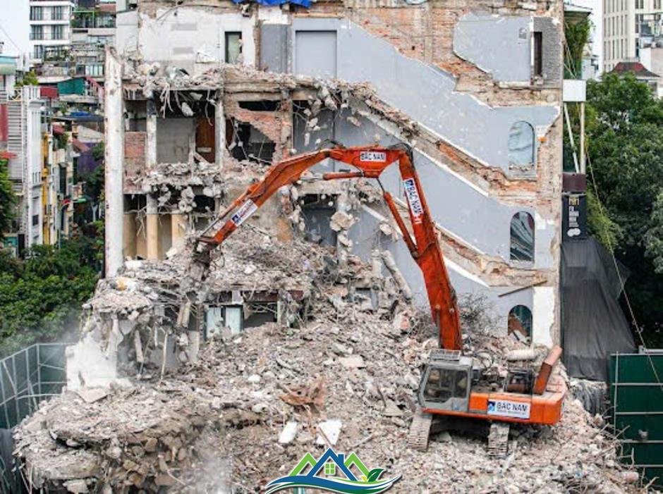 Cận cảnh những công đoạn cuối cùng của quá trình phá dỡ tòa nhà Hàm cá mập Cận cảnh những công đoạn cuối cùng của quá trình phá dỡ tòa nhà Hàm cá mập