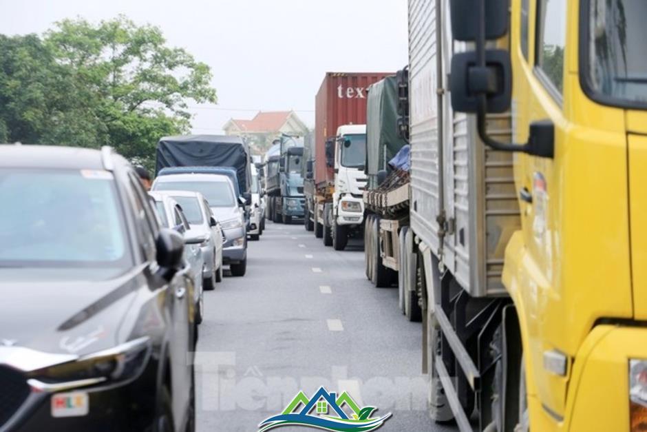 Cận cảnh QL18 Bắc Ninh - Nội Bài vừa được đề xuất thành cao tốc 6 làn xe Cận cảnh QL18 Bắc Ninh - Nội Bài vừa được đề xuất thành cao tốc 6 làn xe