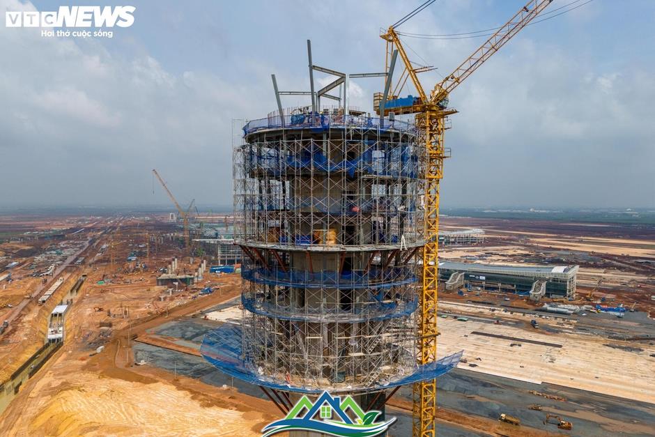 Cận cảnh tháp không lưu cao nhất Việt Nam đang tăng tốc về đích Cận cảnh tháp không lưu cao nhất Việt Nam đang tăng tốc về đích