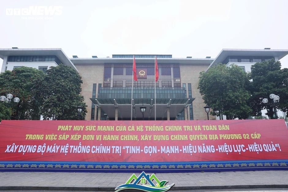 Cận cảnh trụ sở các phường mới của Hà Nội sau sắp xếp