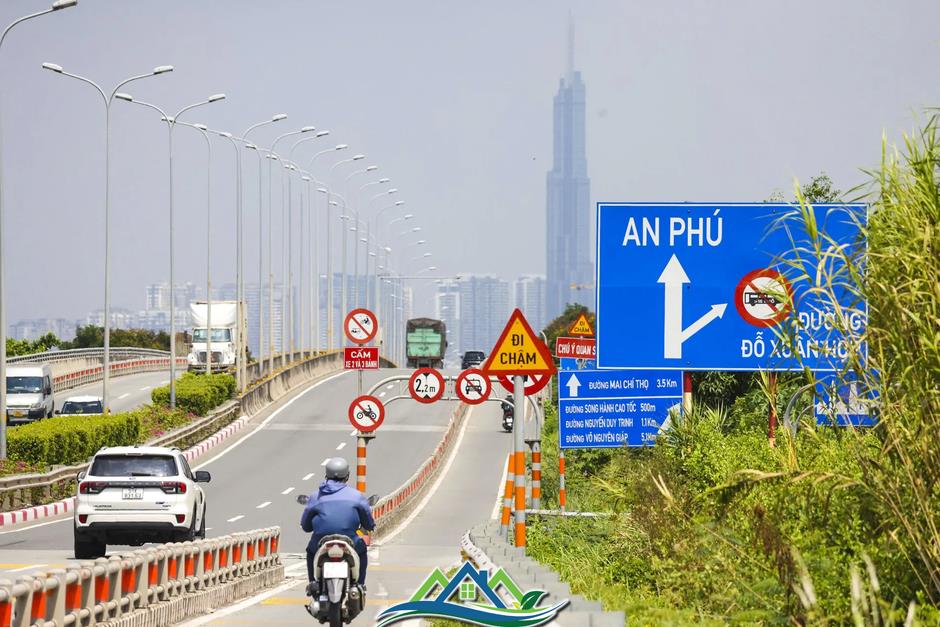 Cận cảnh tuyến cao tốc TPHCM-Long Thành-Dầu Giây sắp mở rộng lên 8 làn xe Cận cảnh tuyến cao tốc TPHCM-Long Thành-Dầu Giây sắp mở rộng lên 8 làn xe