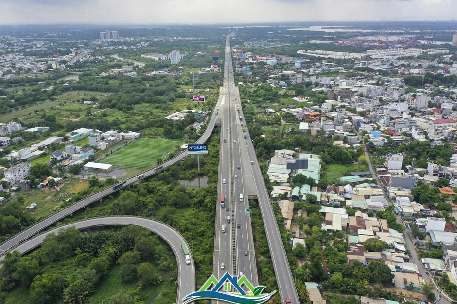 Cận cảnh tuyến cao tốc TPHCM-Long Thành-Dầu Giây sắp mở rộng lên 8 làn xe Cận cảnh tuyến cao tốc TPHCM-Long Thành-Dầu Giây sắp mở rộng lên 8 làn xe