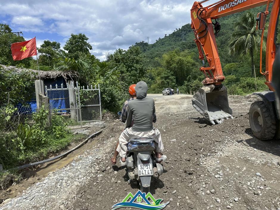 Cận cảnh tuyến đường 'đau khổ' với người dân vùng núi Đà Nẵng Cận cảnh tuyến đường 'đau khổ' với người dân vùng núi Đà Nẵng