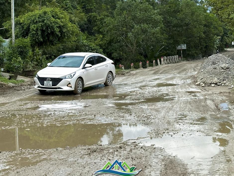 Cận cảnh tuyến đường 'đau khổ' với người dân vùng núi Đà Nẵng Cận cảnh tuyến đường 'đau khổ' với người dân vùng núi Đà Nẵng