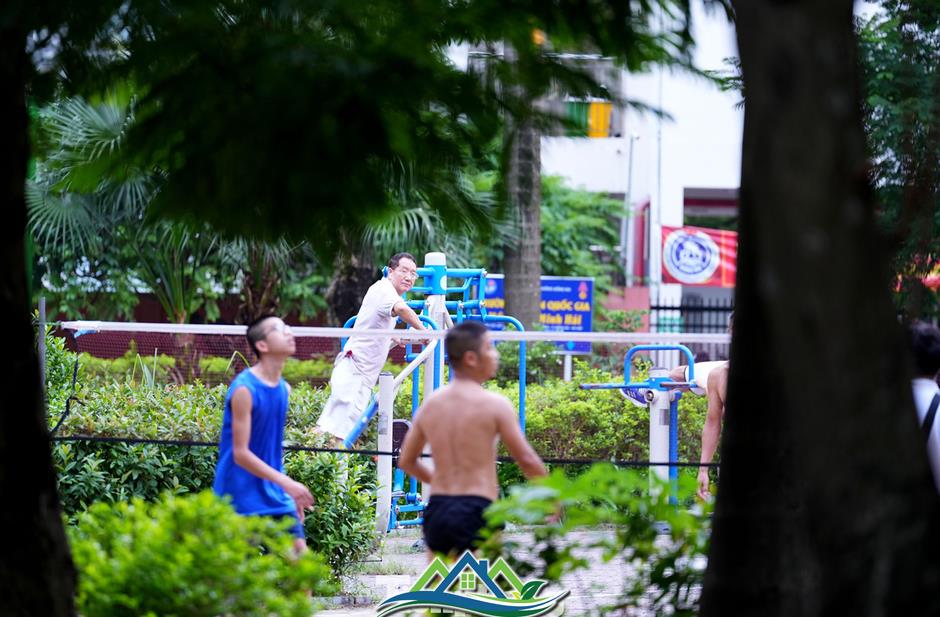Cảnh hoang tàn, xuống cấp tại vườn hoa 52 tỷ ở Hà Nội