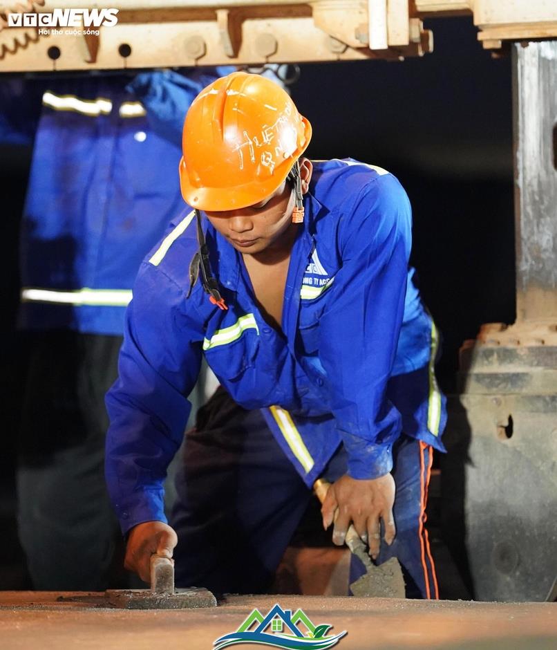 Cảnh làm việc xuyên đêm ở đại công trường sân bay Long Thành