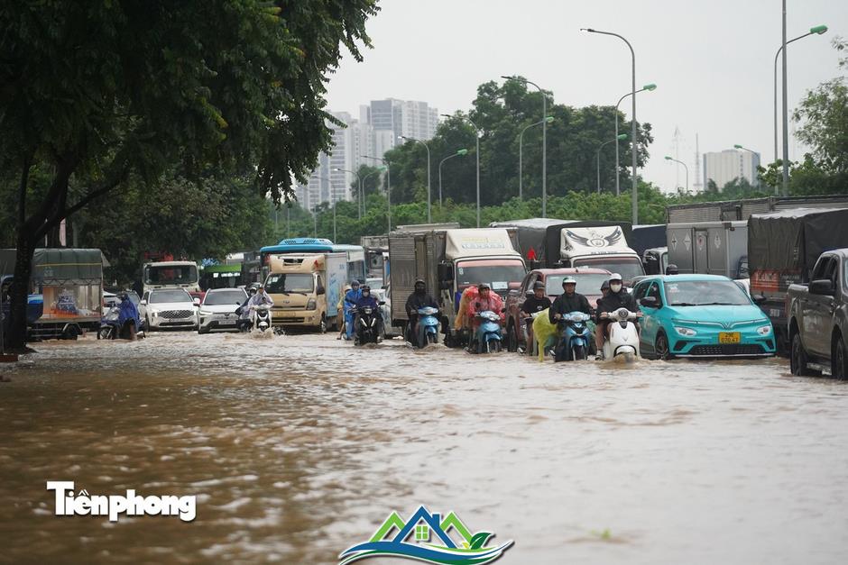 Cấp bách giải bài toán ‘cứ mưa là thành phố ngập sâu, tê liệt’