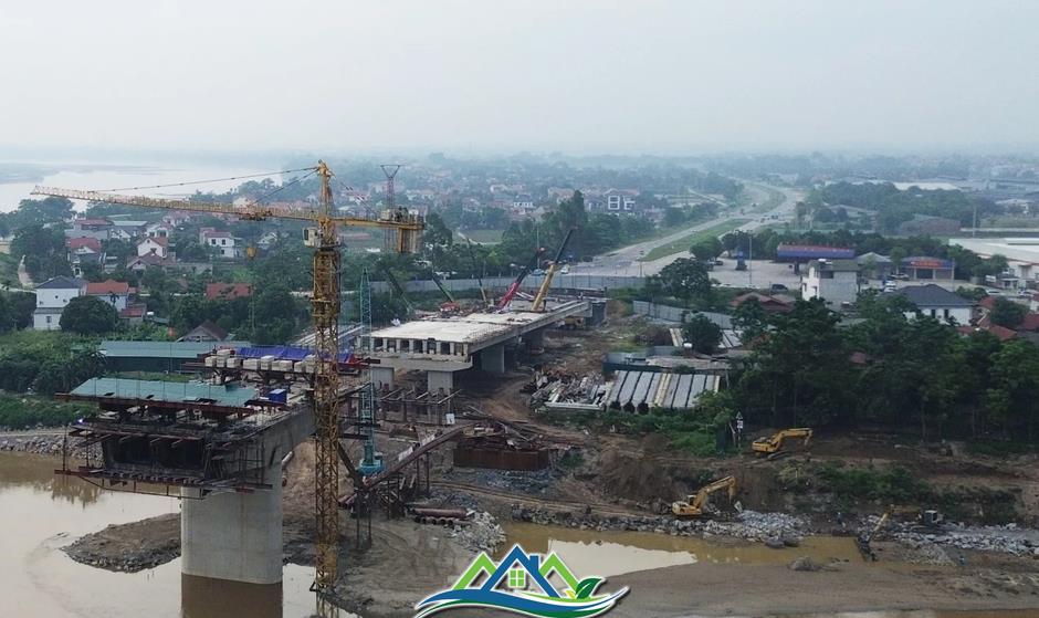 Cầu Phong Châu mới dự kiến hợp long vào dịp Quốc khánh 2/9 Cầu Phong Châu mới dự kiến hợp long vào dịp Quốc khánh 2/9