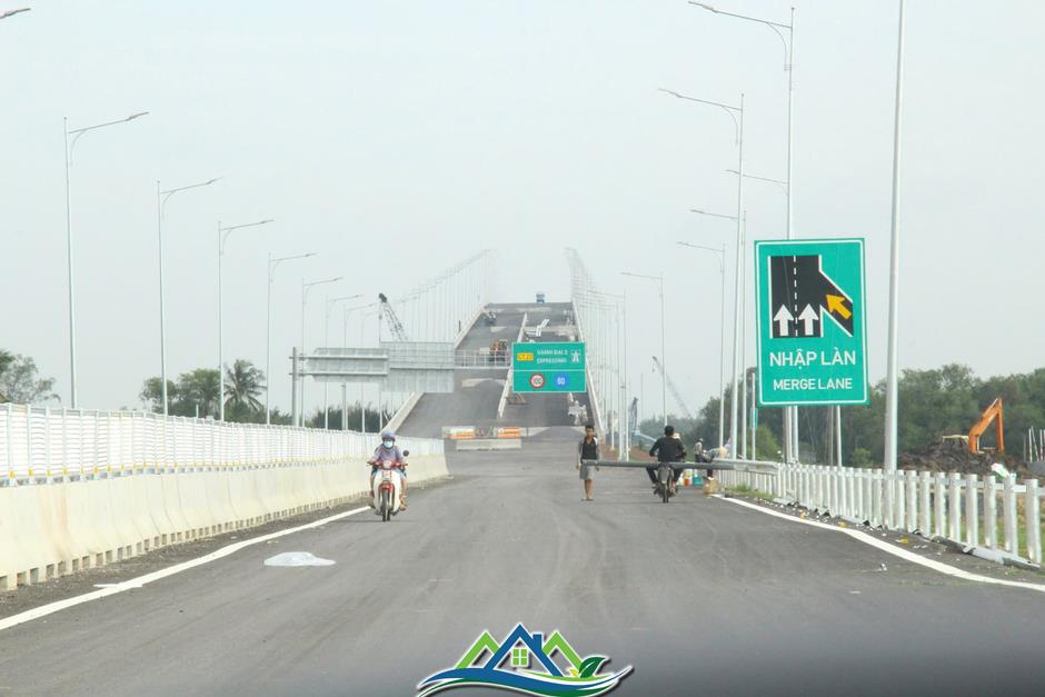 Cây cầu hơn 1.600 tỷ trên Vành đai 3 TPHCM trước ngày khai thác Cây cầu hơn 1.600 tỷ trên Vành đai 3 TPHCM trước ngày khai thác