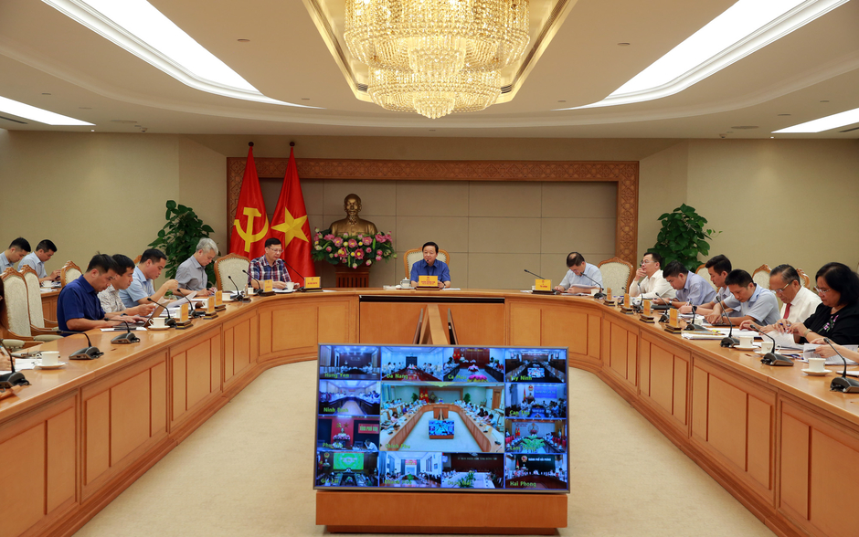 Chính phủ họp với lãnh đạo các Bộ và 17 tỉnh, thành phố bàn nhiều nội dung quan trọng liên quan đến đất đai Chính phủ họp với lãnh đạo các Bộ và 17 tỉnh, thành phố bàn nhiều nội dung quan trọng liên quan đến đất đai