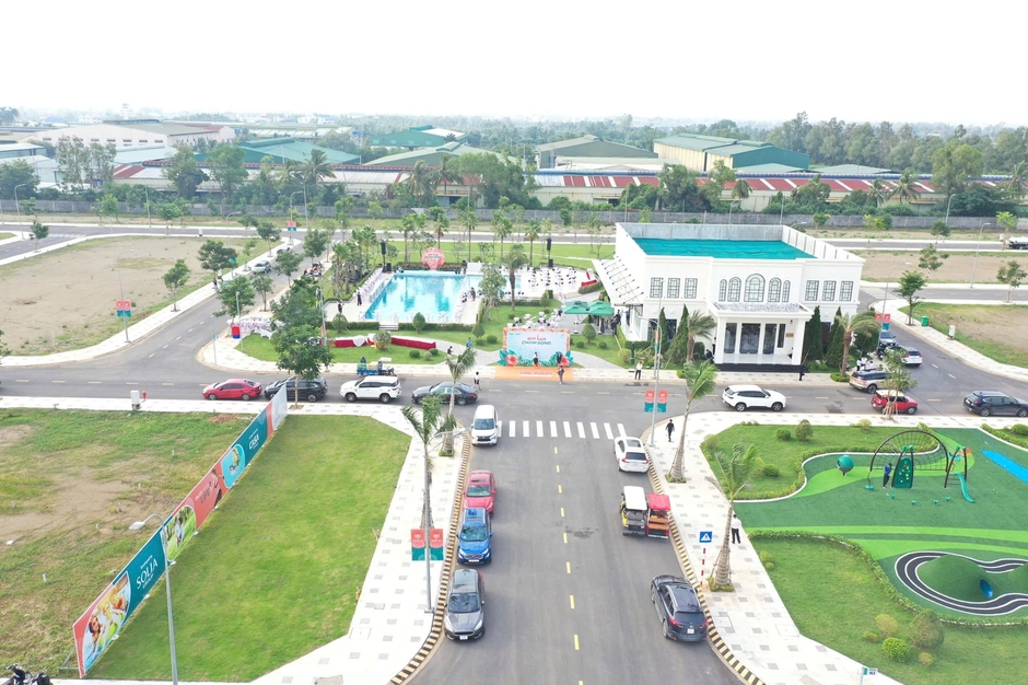 Chính thức ra quân với 2.000 sales, một dự án bất động sản đang “tạo sóng” thị trường phía Tây TP.HCM Chính thức ra quân với 2.000 sales, một dự án bất động sản đang “tạo sóng” thị trường phía Tây TP.HCM
