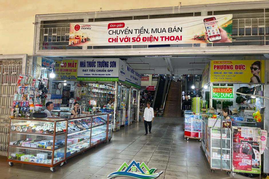 Chợ Vinh 'sáng đèn' sau hơn 1 tuần tiểu thương đồng loạt đóng cửa Chợ Vinh 'sáng đèn' sau hơn 1 tuần tiểu thương đồng loạt đóng cửa