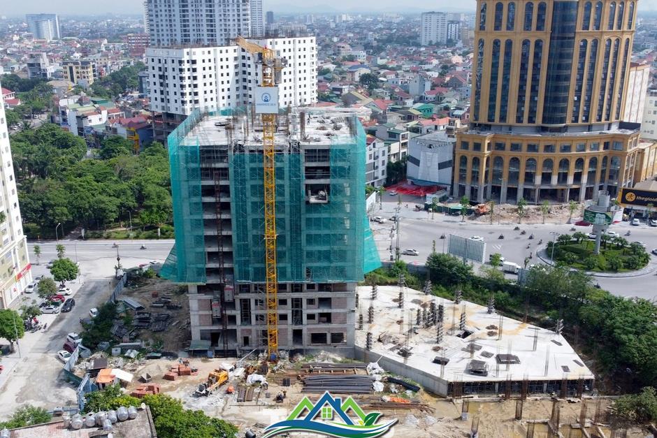 Chung cư xuống cấp, trần rơi lả tả Chung cư xuống cấp, trần rơi lả tả