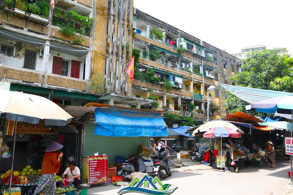 Chung cư xuống cấp, trần rơi lả tả Chung cư xuống cấp, trần rơi lả tả